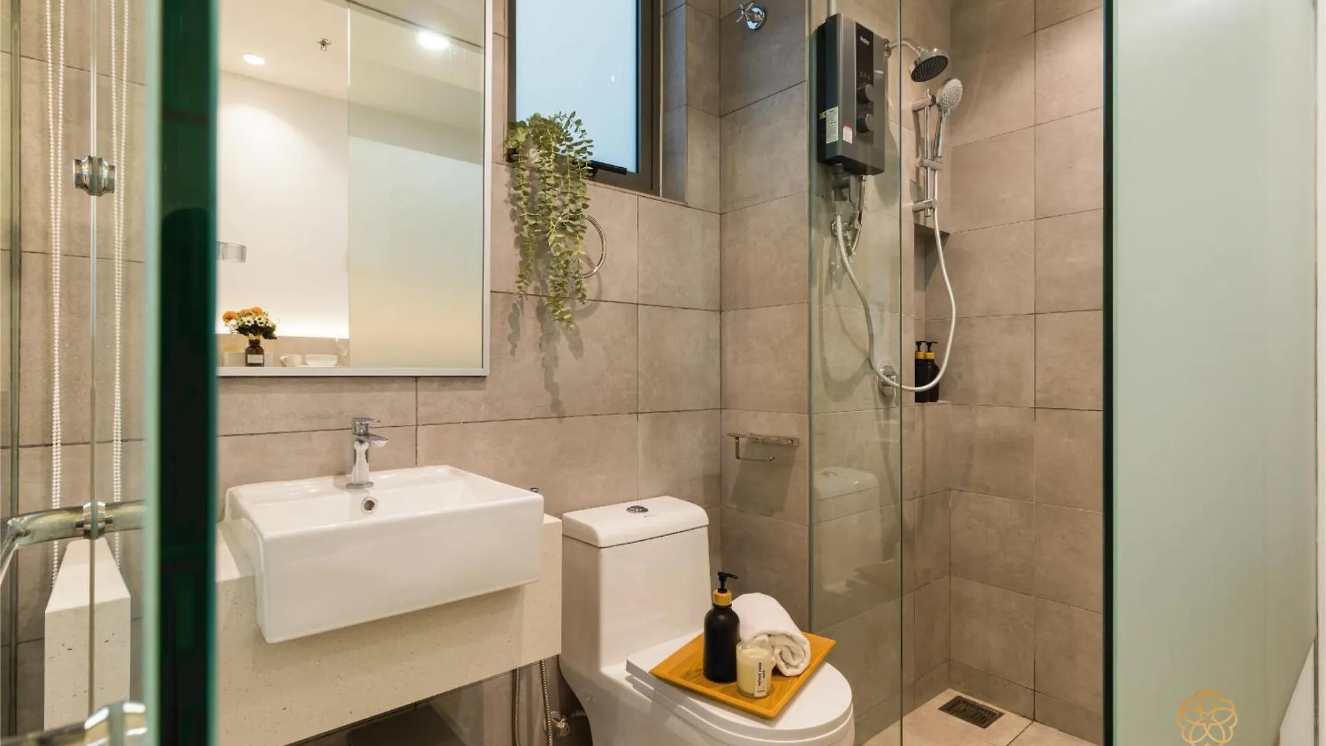 Riveria Premium Kuala Lumpur, Roam